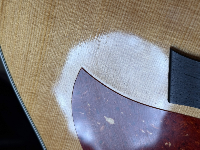 泰勒214CE-K瑕疵细节实拍图1