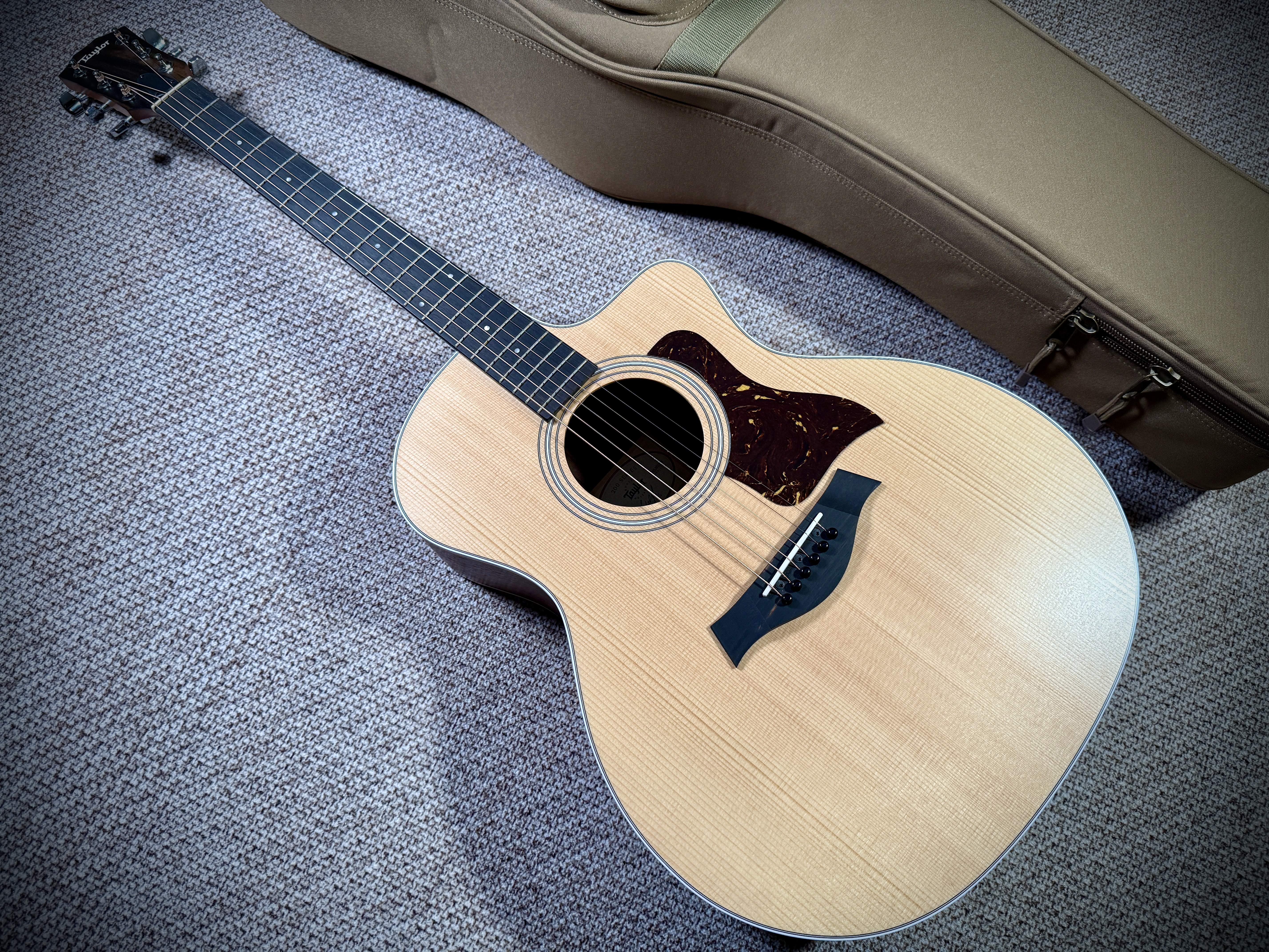 泰勒214CE-SR实拍图3