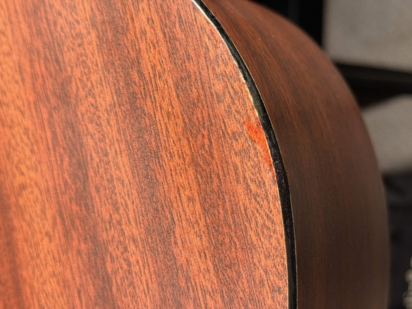 马丁LX1E瑕疵细节实拍图1