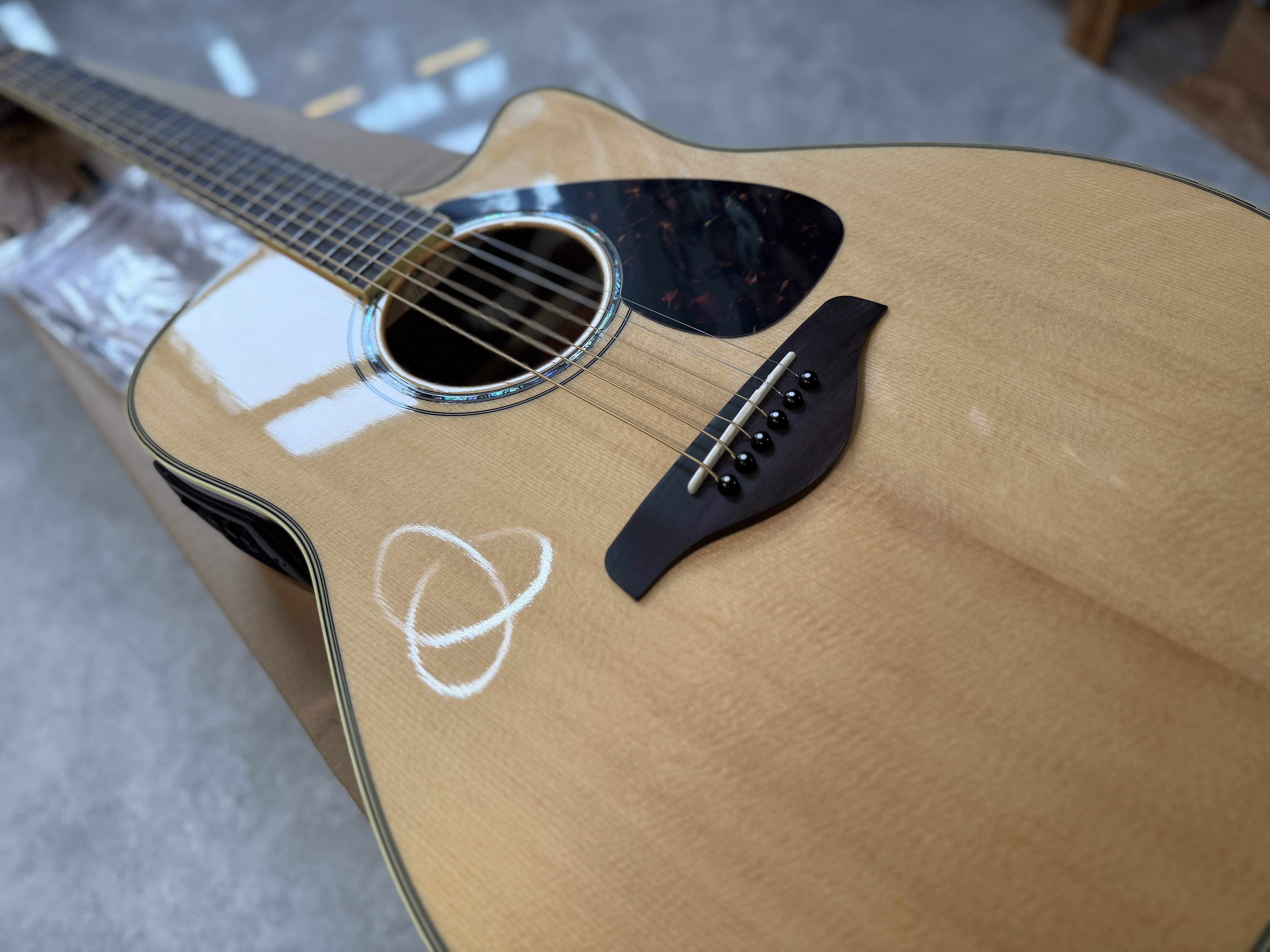 雅马哈FGX830C实拍图2